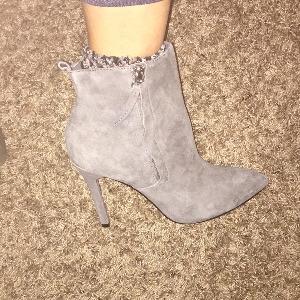 - POURE LA VICTOIRE REAL SUEDE NUDE EUC BOOTIES